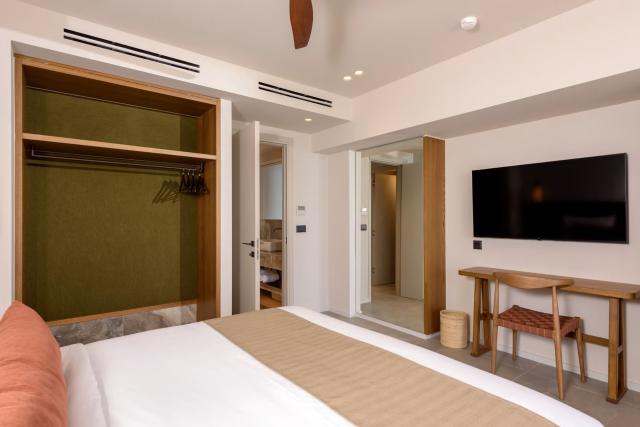 Family Room with 2 Bedrooms Sea View