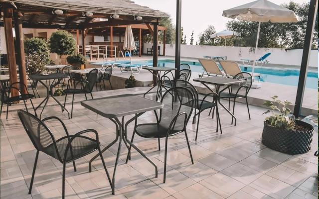 Pool Bar