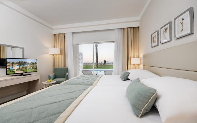 Superior Room Swim Up (Adults Only)