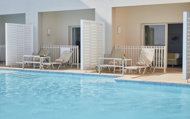 Superior Room Swim Up (Adults Only)