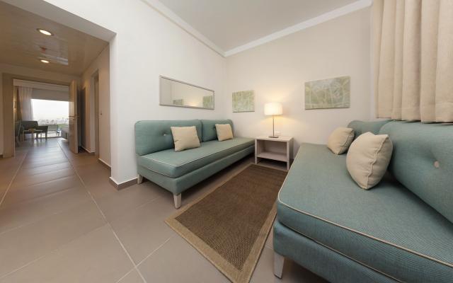 Family Room Garden View