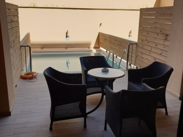 Superior Semibasement with private pool