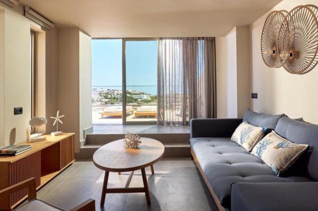 Sapphire VIP Suite with Plunge Pool Sea View