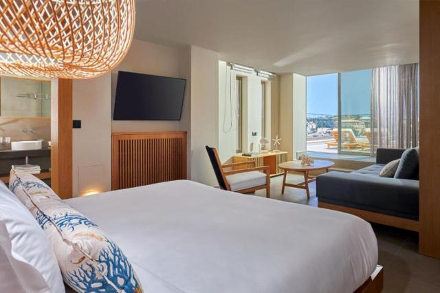 Sapphire VIP Suite with Plunge Pool Sea View