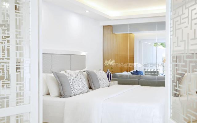 Suite With Jacuzzi Island Signature 1001 Nights Sea View (2+2)