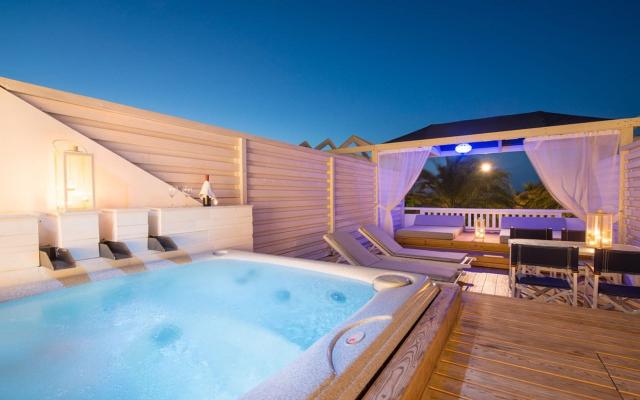 Suite With Jacuzzi Island Signature 1001 Nights Sea View (2+2)