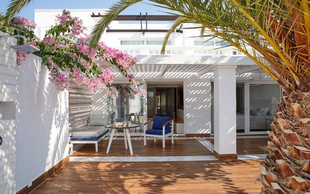 Villa 3 BedRoom Royal 3 bathrooms 2 living room & jacuzzi with 