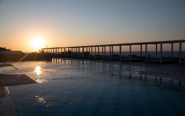 Cabana Sharing Pool Sea View-ADULTS ONLY