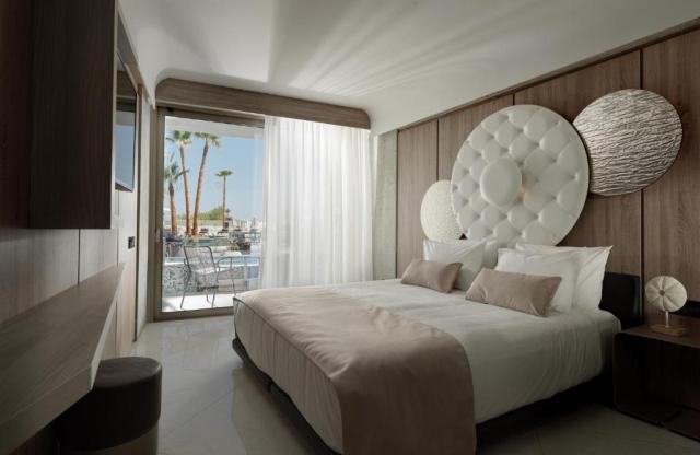 Superior Suite with Jacuzzi & Sea View