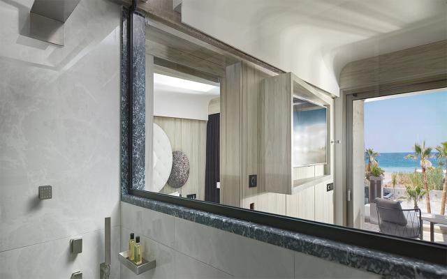 Master Suite with Jacuzzi & Sea View
