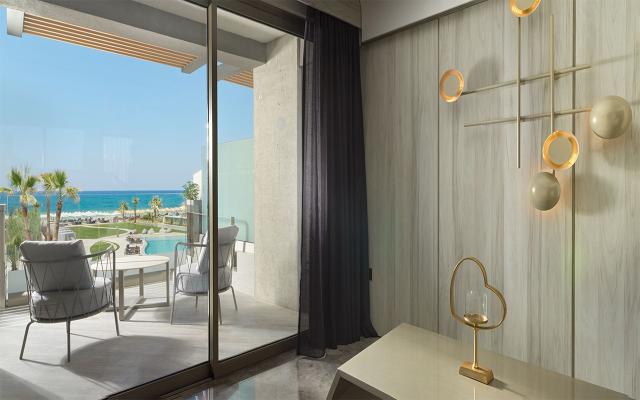 Master Suite with Jacuzzi & Sea View