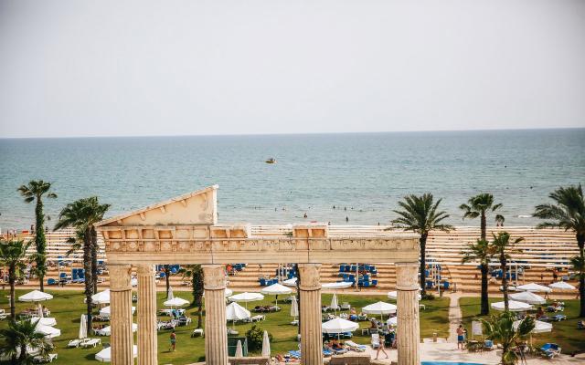 Cesars Resort Side