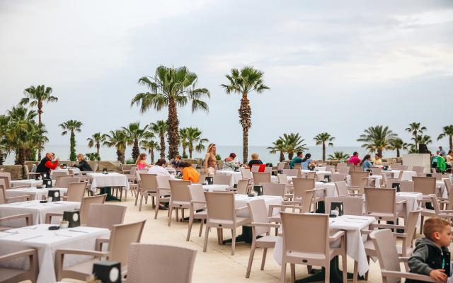 Cesars Resort Side
