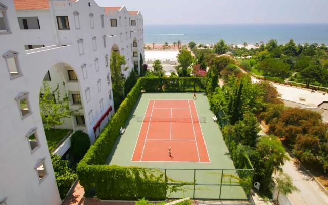 Cesars Resort Side