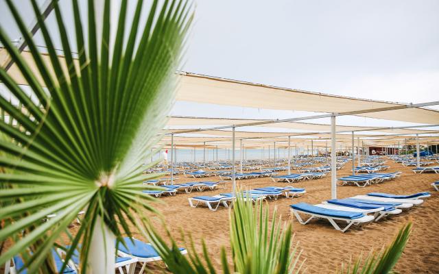 Cesars Resort Side