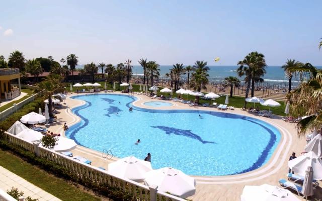 Cesars Resort Side