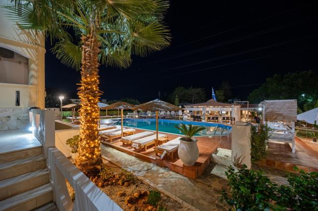 Nikos Apartments