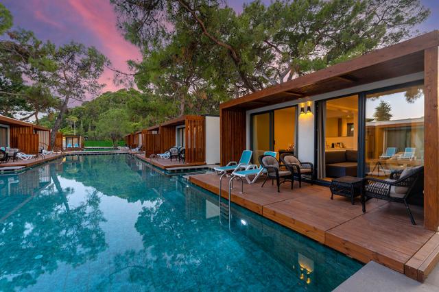 Swim Up Suite