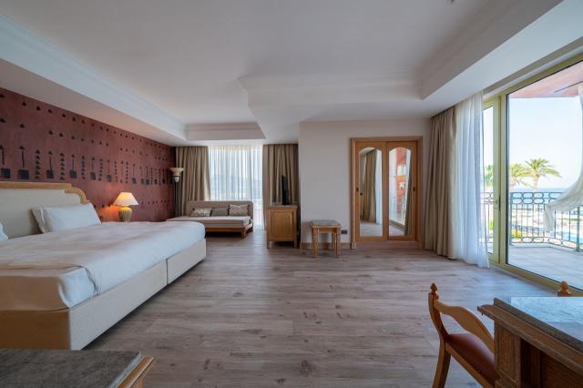 Mainbuilding Deluxe Suite Land