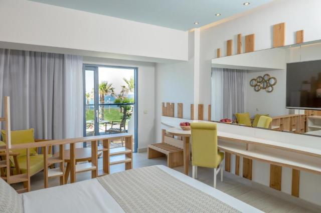 Junior Suite Sea Front (1st Floor)