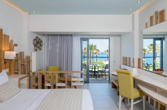 Junior Suite Sea Front (1st Floor)