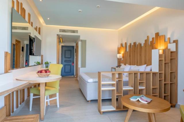 Junior Suite Sea Front (1st Floor)
