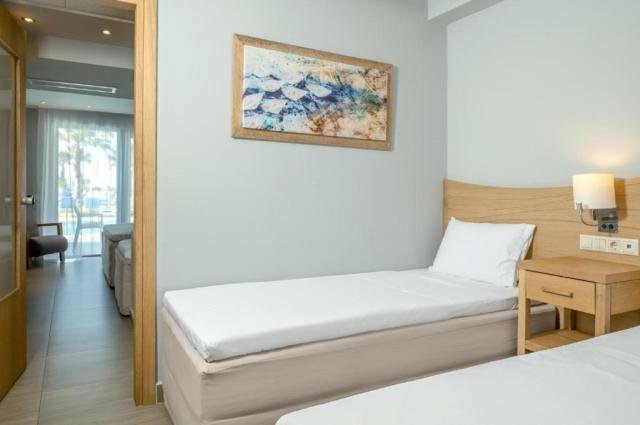 Suite Sea View Sharing Pool Open Plan