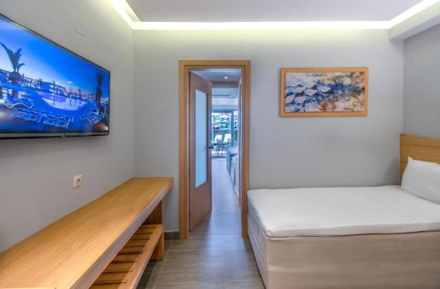 Family 2 Bedrooms Garden/Land View