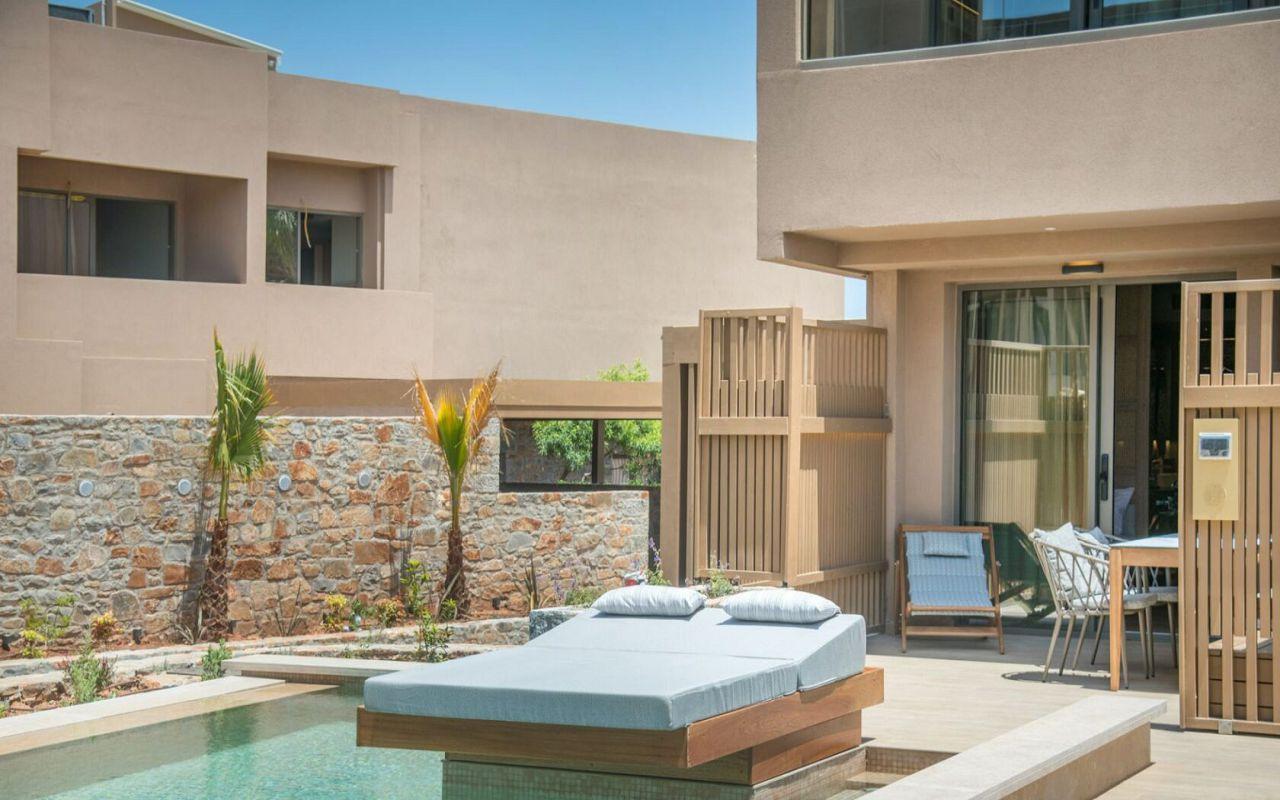 Family Room Garden View with Private Pool