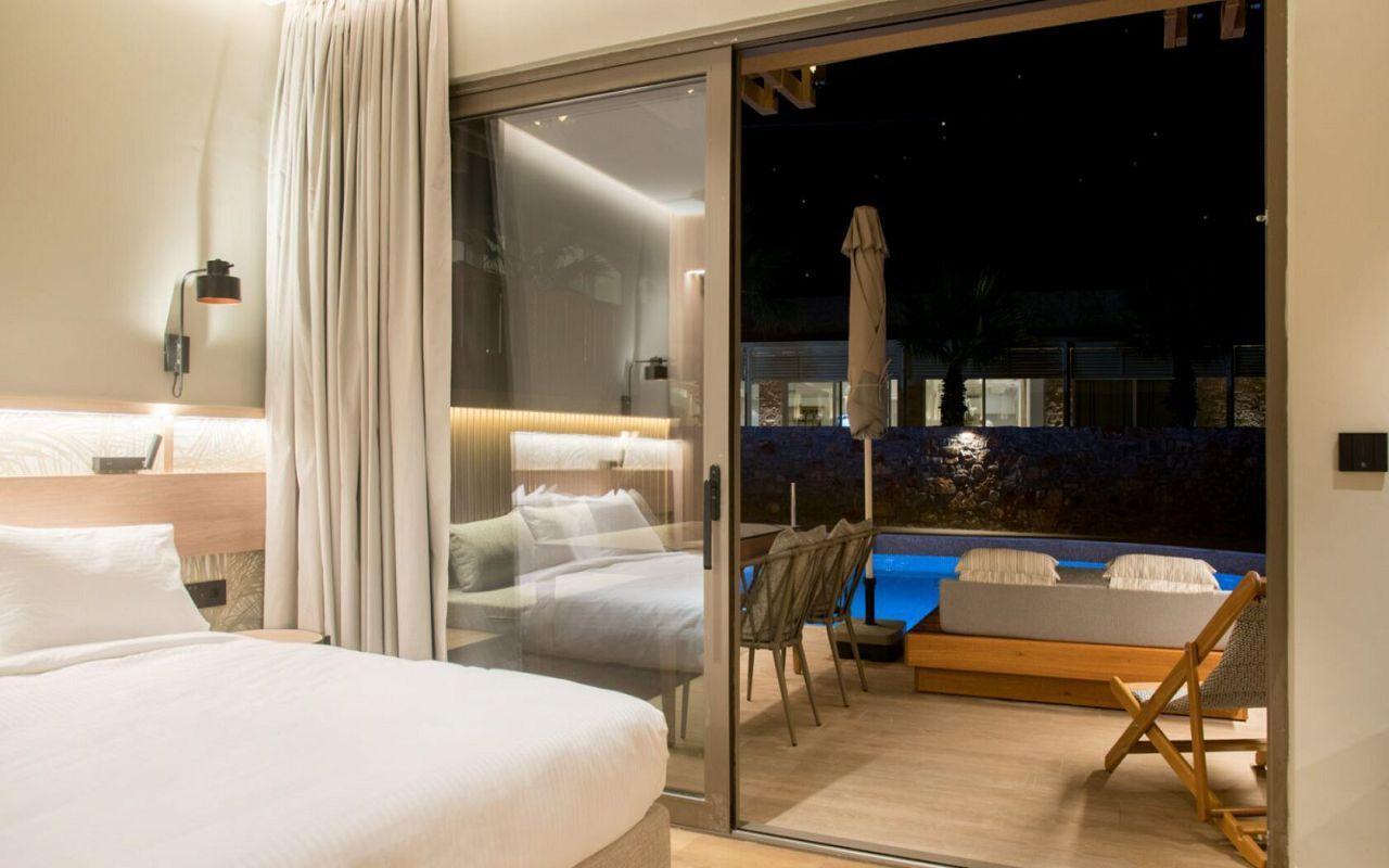 Family Room Garden View with Private Pool
