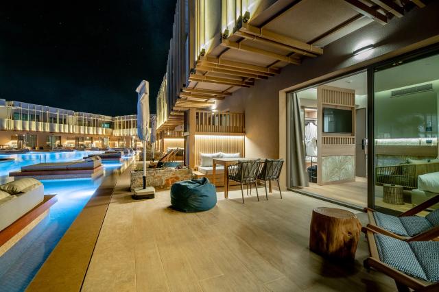 Petite Suite Garden View Pool Access