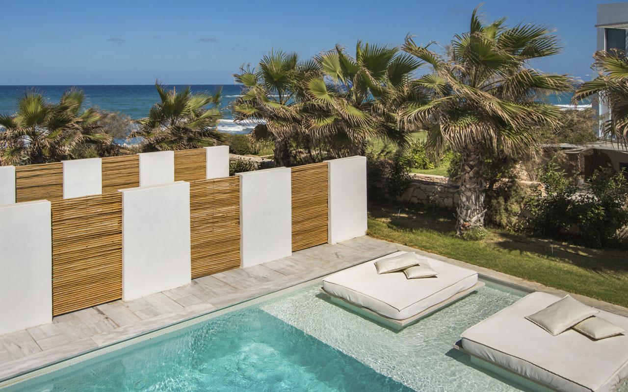 Cool Room Sharing Pool
