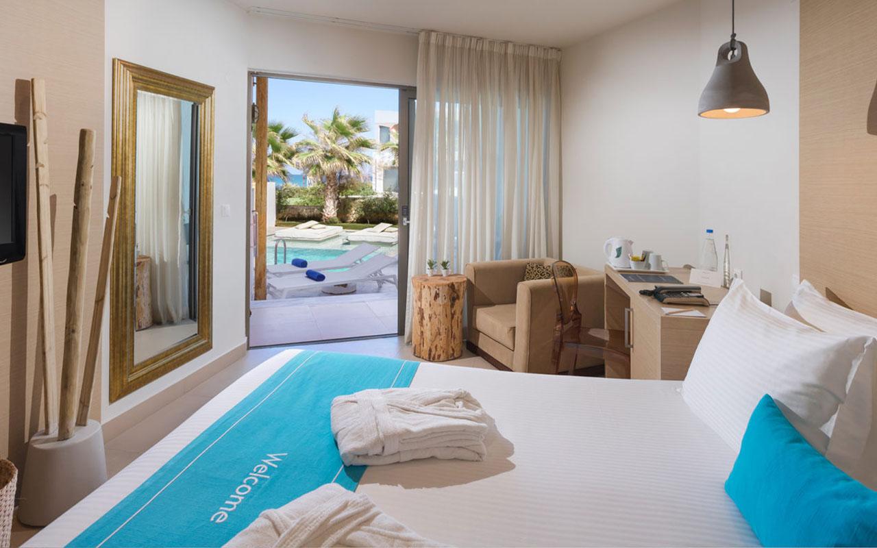 Cool Room Sharing Pool