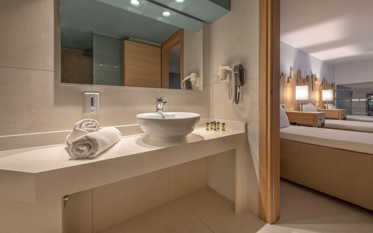Family maisonette Apartment 5 bedded /Private Pool Sea View