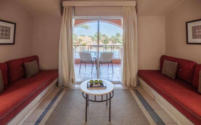 Superior Family Room Pool View