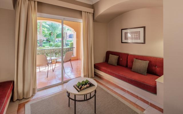 Superior Family Room Garden View