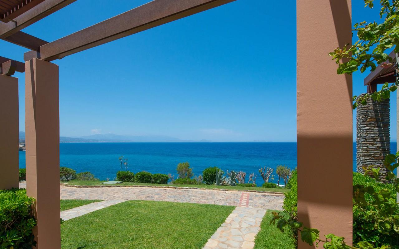 Family Bungalow Water Front