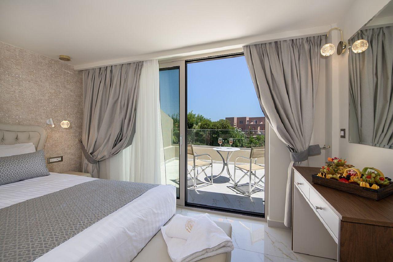 Deluxe Maisonette with Individual Pool