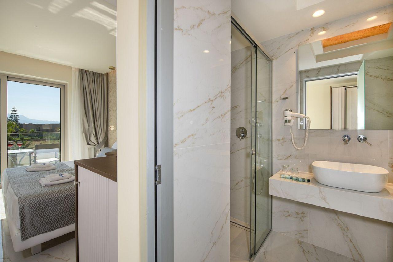 Junior Suite WEST with Individual Pool