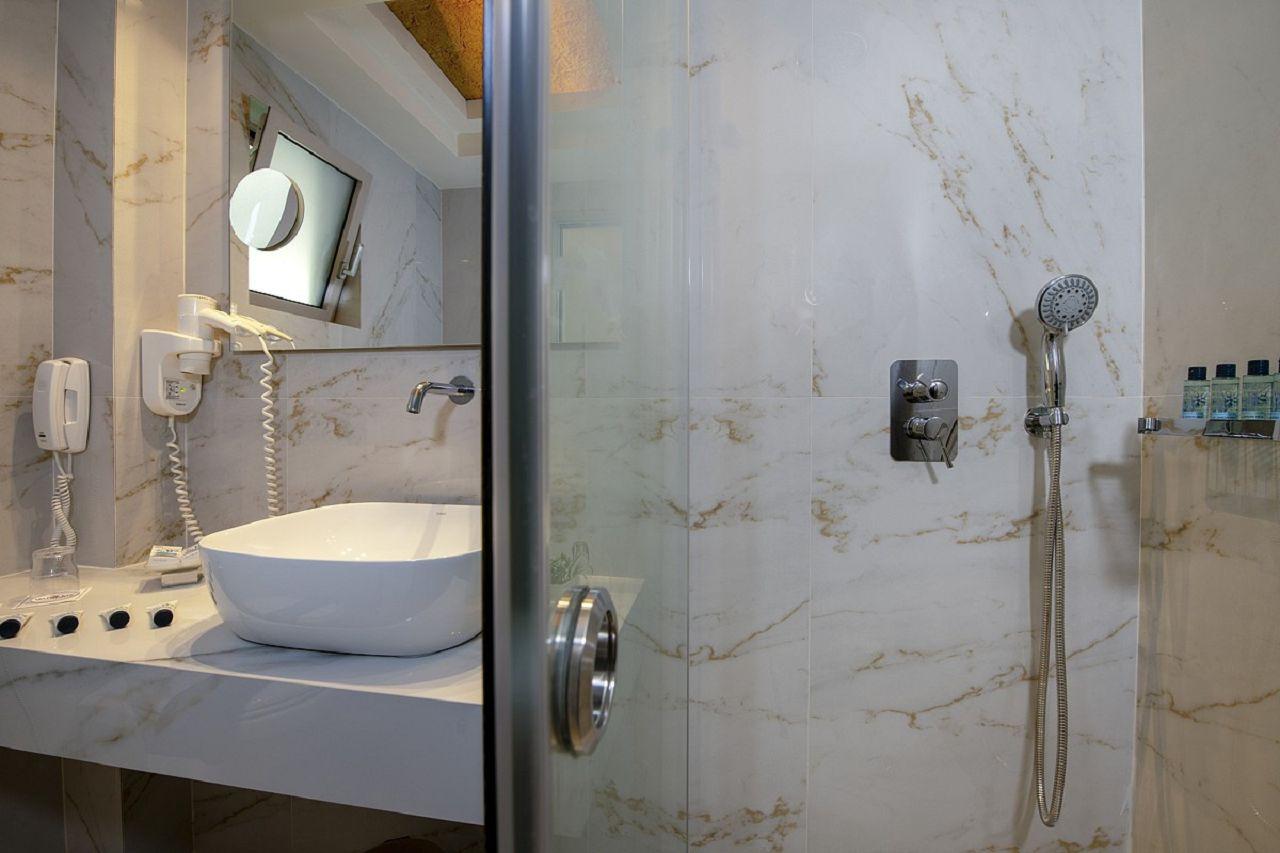 Junior Suite WEST with Individual Pool