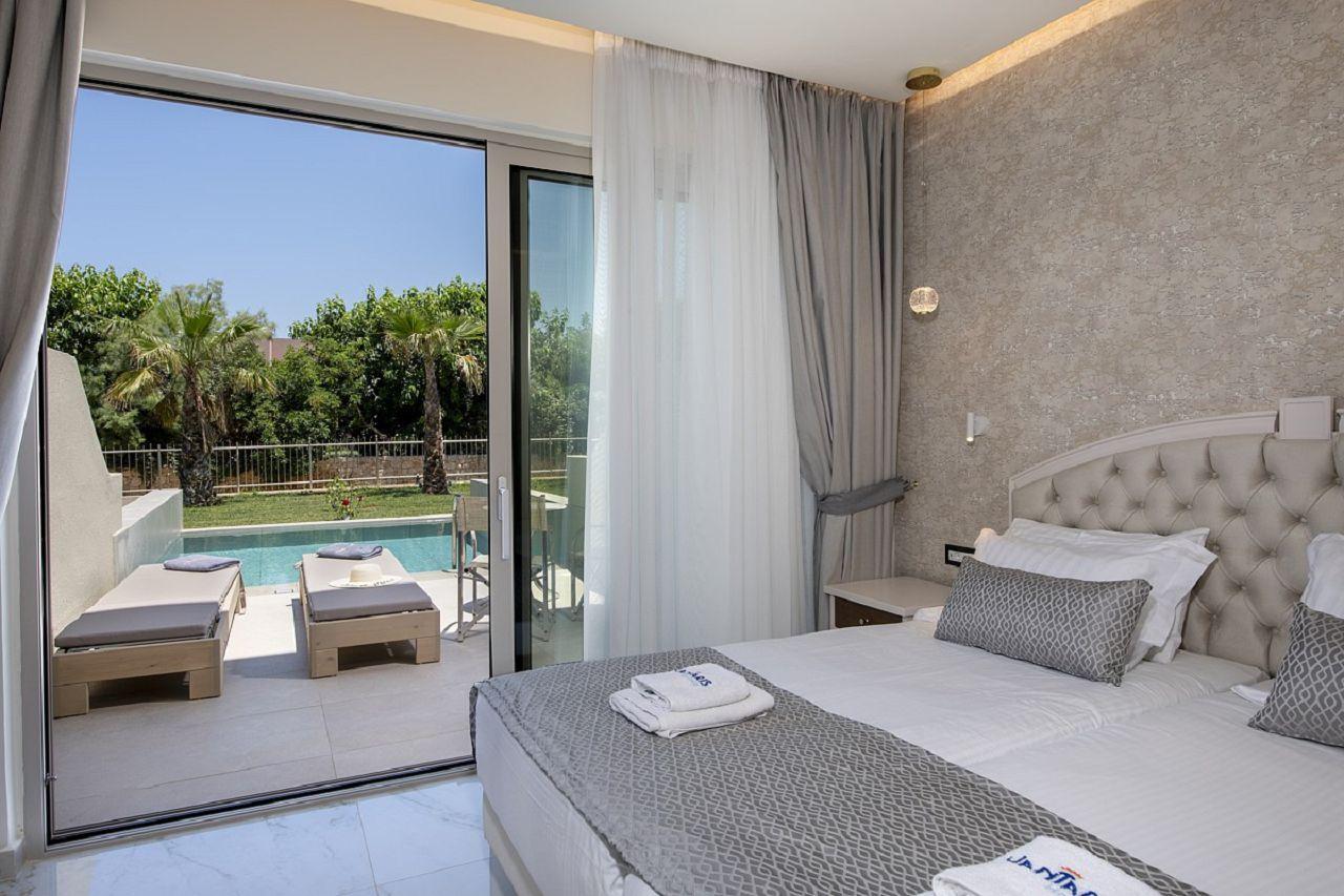 Junior Suite WEST with Individual Pool
