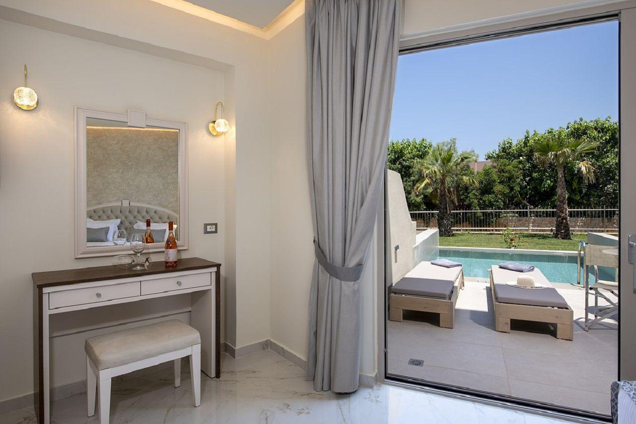 Junior Suite WEST with Individual Pool