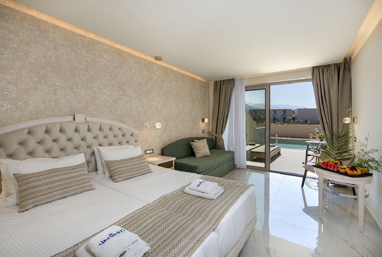 Junior Suite WEST with Individual Pool