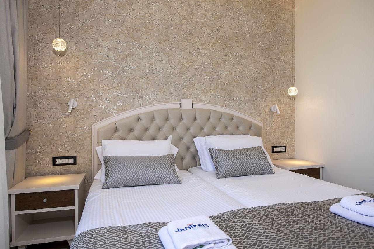 Junior Suite with Individual Pool