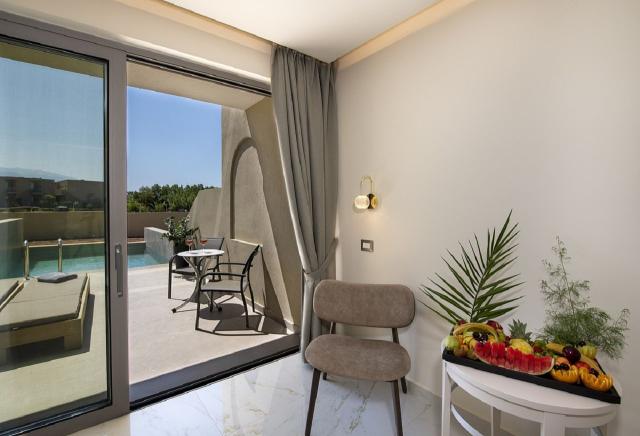 Junior Suite WEST with Individual Pool