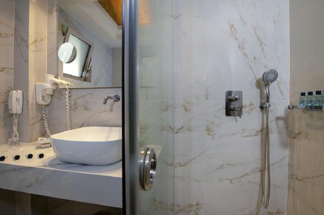 Junior Suite WEST with Individual Pool