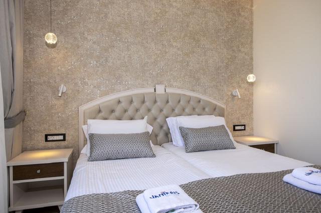 Junior Suite with Individual Pool