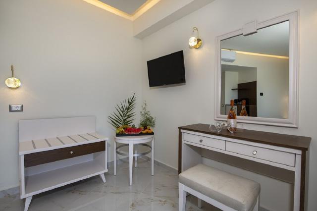 Junior Suite with Individual Pool