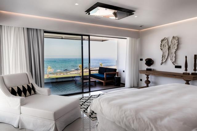 Dream Villa Beach Front with Private Pool