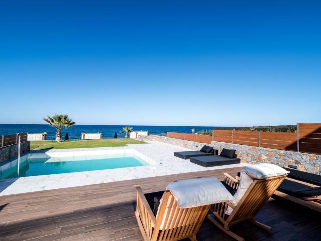 Dream Villa Beach Front with Private Pool